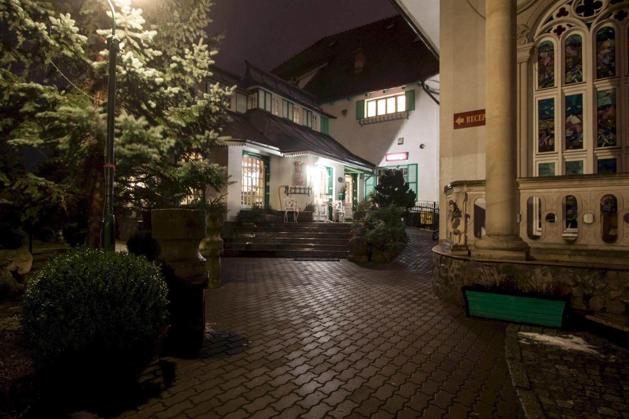 Hotel Garden 博莱斯瓦维茨 外观 照片
